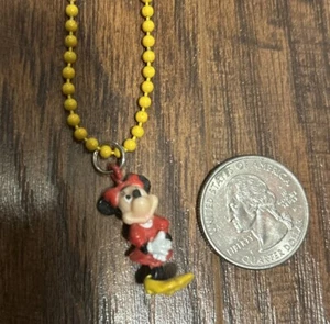 Minnie Maus Anhänger Halskette Gummi Charm gelb Disneyland RAR - Bild 1 von 8