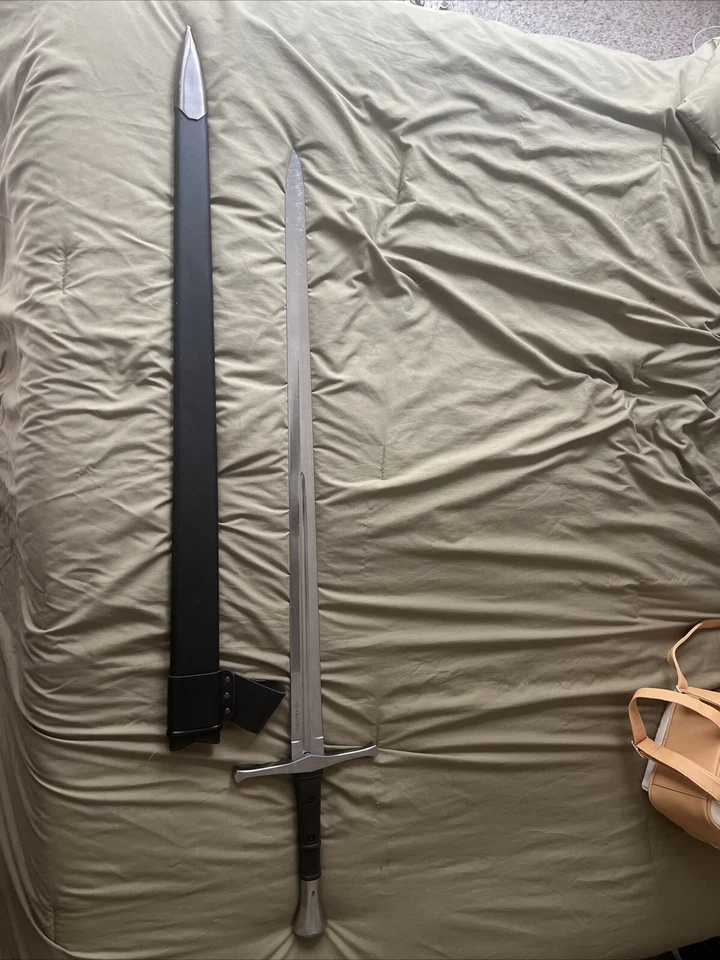 Espada táctica Honshu - Acero al carbono 1060 con detalles de acero inoxidable satinado Foto 1 de 4