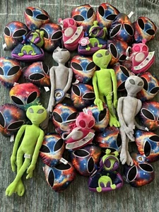 Gru Artiglio Macchina UFO Alien Invasion Peluche Mix 50 Pezzi Licenza 5-18” Nuovo - Foto 1 di 4