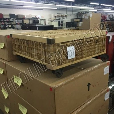 Cajón de ratán tejido Pottery Barn rústico vintage jaula carro industrial mesa de centro Foto 1 de 4