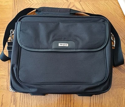 Targus 15.6 Traditional Notepac Laptop Case - GSA-OCN1-90 w/Shoulder Strap  - Image 1 of 4