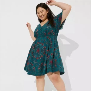 Vestido Torrid Plus 3X Estampado Floral Verde azulado Cuello en V Botón Delantero Hasta la Rodilla - Imagen 1 de 16