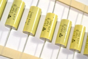 3.3uF 10% 250V MKT1813 VISHAY MKT1813533255R ROHS Capacitors Axial 31.5x15.5mm  - Foto 1 di 2