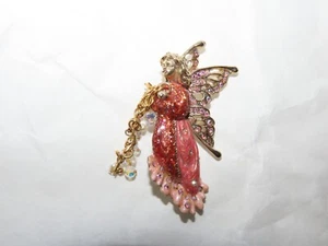 FEE ANSTECKNADEL BROSCHE ROSA KLEID KIRKS FOLLY VINTAGE GOLDFARBEN KRISTALL CHARMS 2,5" - Bild 1 von 2