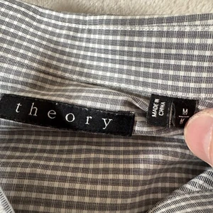 Men's THEORY Gray/White Striped Dress Shirt Size Medium - Picture 1 of 6
