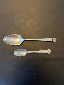 Dos cucharas de plata vintage Rogers Bros, cuchara para servir y cuchara de té. - Imagen 1 de 8