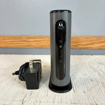 Motorola MB7220 Black 343 Mbps DOCSIS 3.0 8x4 Channel Bonding Cable Modem  - Image 1 of 4