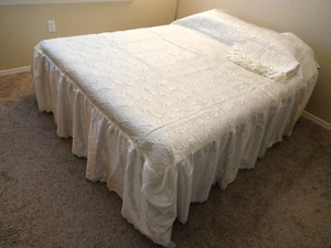 KING Satin Quilted Bedspread & KING Shams Ivory Color - Picture 1 of 9