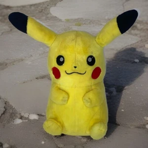 Nintendo Pikachu 2016 Peluche Pokémon 8” Juguete Fábrica Peluche Amarillo - Imagen 1 de 11