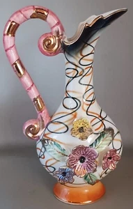 Jugendstil Keramik 8" hoch Krug erhabene Blumen lockiges Queue Kringel goldfarbener Rand - Bild 1 von 6