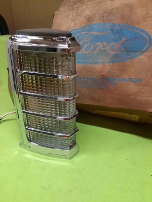 NOS OEM Ford 74-79 Lincoln Park Turn Signal Light Lamp D4VY-13200-A - Image 1 of 4