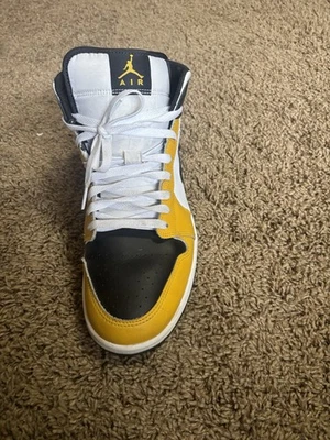 Zapatillas Air Jordan 1 Mid SE "University Gold/Black/White" Talla Hombre 11.5 Foto 1 de 4