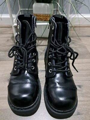 T.U.K Anarchic T2218 Black Leather White Flowers Toe Cap Boot Side Zip Sz 7 - Image 1 of 4