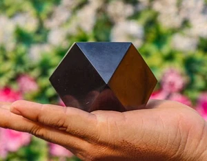 Piedra hexagonal de meditación chakra aura poder espíritu curativo turmalina negra de 8 cm - Imagen 1 de 10