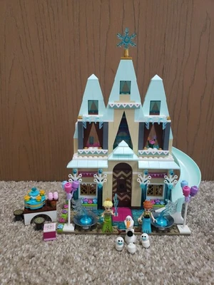 LEGO Arendelle Castle Celebration 41068 Foto 1 de 4