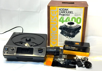 Kodak Carousel 4400 Projector with 102-152mm Zoom EKTANAR C Lens, Remote NO TRAY - Image 1 of 4