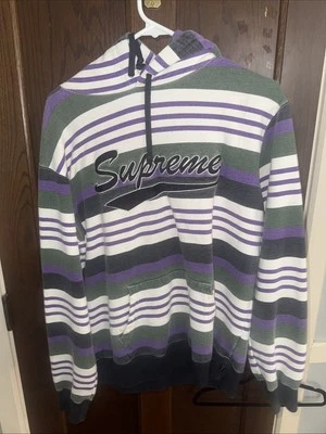 Sudadera con capucha SUPREME a rayas púrpura y verde (mediana) Foto 1 de 4