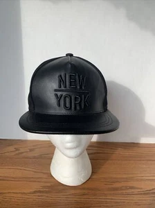 H&M Divided Mütze schwarz "Leder" New York - Bild 1 von 5