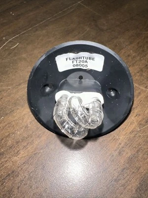 ONE GENUINE WHELEN ENGINEERING WH-01-0442400-00, WHITE STROBE CLEAR BULB FT20A