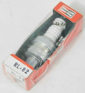 1 NOS Genuine Champion Resistor Style Replacement Spark Plug Part RL-82 RL82 NEW - Foto 1 di 3