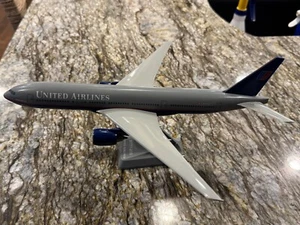 United Airlines Boeing 777-200 N777UA 1:200 First Commercial Flight Rare - Picture 1 of 5