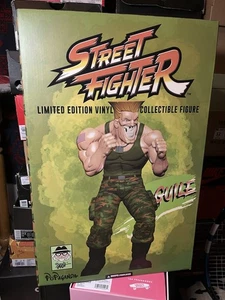 Street Fighter Guile Popaganda Figur 15" Vinyl Ron English Grin - Bild 1 von 7
