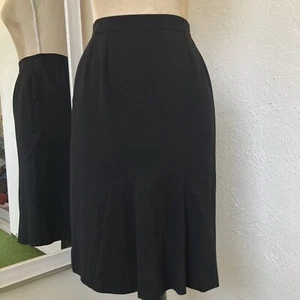 Chanel boutique classic black skirt light wool/silk above knee slim size 38 2-4 - Picture 1 of 7