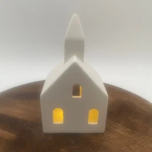 Weiße Keramik Kirchenform Haus Weihnachtsdeko mit LED Teelicht - funktioniert - Bild 1 von 8