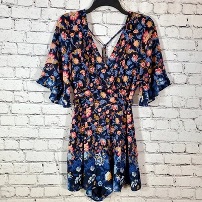 全新无标签 Trixxi 海军蓝花卉短连身裤 L 码 休闲 有趣 浪漫 日期 — 第 1/4 张图片