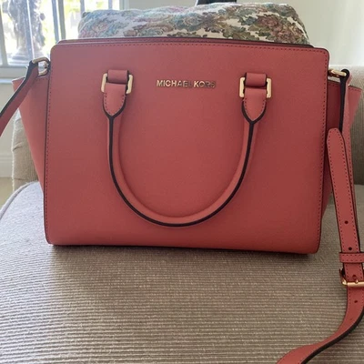 Bolsa satchel/transversal Michael Kors média couro Selma Safiano rosa toranja - Imagem 1 de 4