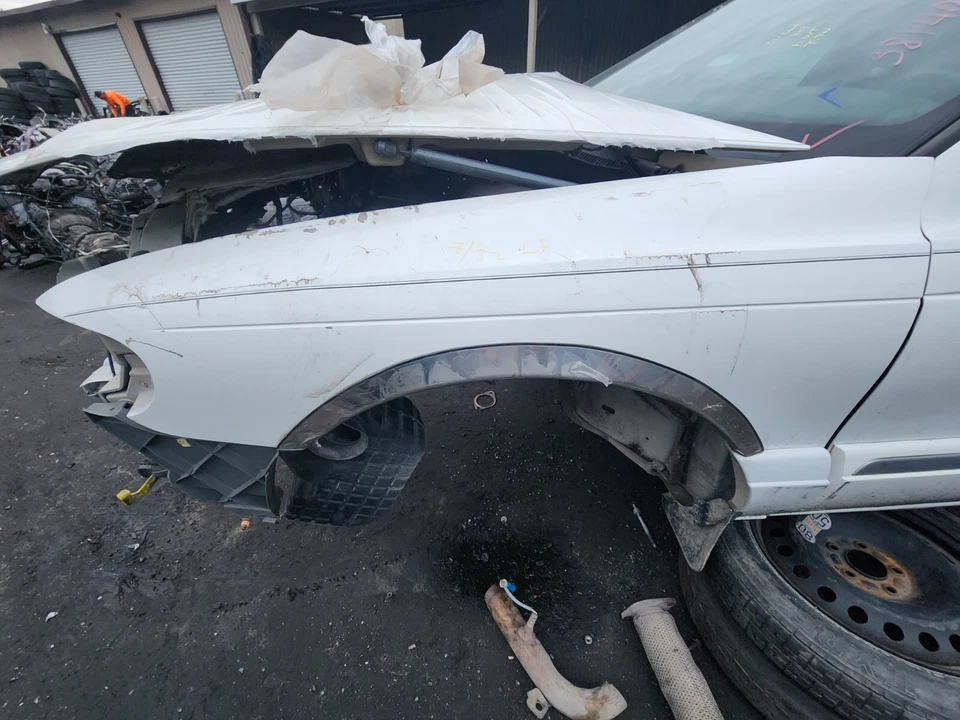 Guardabarros izquierdo Lincoln Continental 1998 1999 2000 2001 2002 blanco Foto 1 de 1