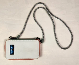 KAVU Go Time Crossbody Geldbörse ~ Cool Mint - Bild 1 von 4