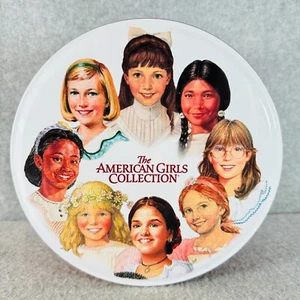 The American Girls Collection Lata con Tapa Sello 2003 Pleasant Company Ronda - Imagen 1 de 7