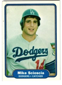 1982 Fleer #22 Mike Scioscia Los Angeles Dodgers - Picture 1 of 2