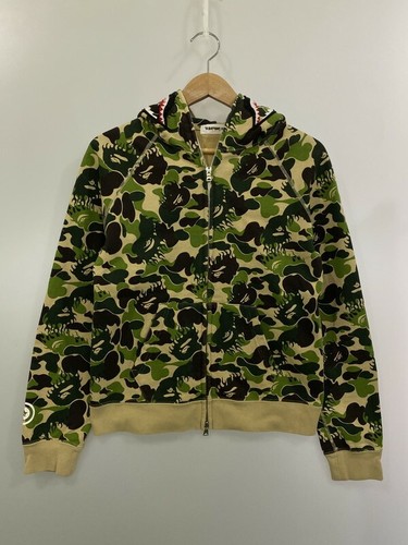 A BATHING APE (BAPE) Felpa con cappuccio e zip mimetica da uomo usata modello A Bathing Ape Shark
