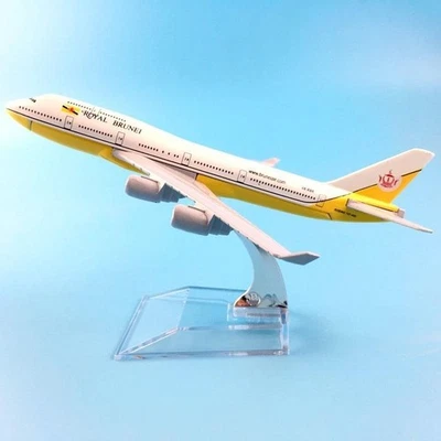 Modellino aereo pressofuso 1:400 16 cm Royal Brunei Airlines Boeing 747... - Immagine 1 di 4