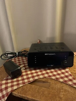 Emerson CKS1800 Smartset Alarm Clock Radio with AM/FM Radio, Dimmer, Sleep Timer - Image 1 of 4