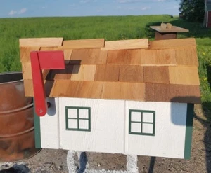 Buzón estilo granero con adornos blancos/verdes artesanales Amish - Lancaster County PA - Imagen 1 de 5
