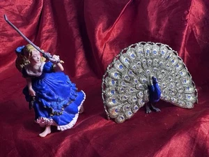 Konvolut 2 historische Figuren von Papo/Safari! Pfau & Frau mit Zauberstab in blau - Bild 1 von 9