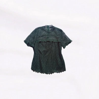 Top Zara Bosque Oscuro Verde Bordado Círculo Encaje Cuello Alto Transparente Espalda Volantes M Foto 1 de 4