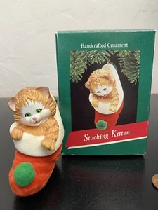 1989 Vintage Hallmark Keepsake Christmas Ornament STOCKING KITTEN Cat In Box - Picture 1 of 6