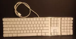 APPLE WIRED KEYBOARD W/ NUMERIC KEYPAD A1048 -USB PORTS, WHITE *TESTED, WORKING* - Picture 1 of 5