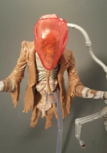 DC MULTIVERSE THE LAST KNIGHT ON EARTH SCARECROW COMPLETE WITH ARM STAND & CARD - Picture 1 of 3