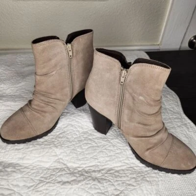 Botas de tornozelo femininas White Mountain tafetá com zíper bege claro tamanho 10 - Imagem 1 de 4