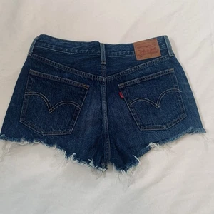 Levis Womens 501 Cut Off Shorts 28 High Rise Distressed Dark Vintage Wash 32 W28 - Picture 1 of 12