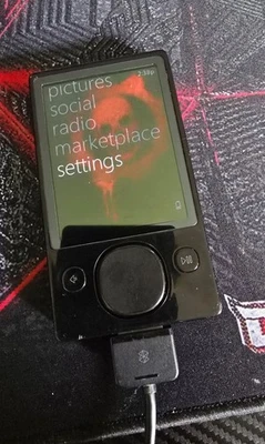 Limited Edition Gears of War Zune – Collector’s Icon - Image 1 of 4