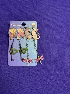 Conjunto de Brinco Coraline e Gato Preto NOVO - Imagem 1 de 4