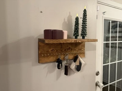 Estante de entrada de madera hecho a mano y porta llaves | Organizador de pared rústico con ganchos Foto 1 de 4