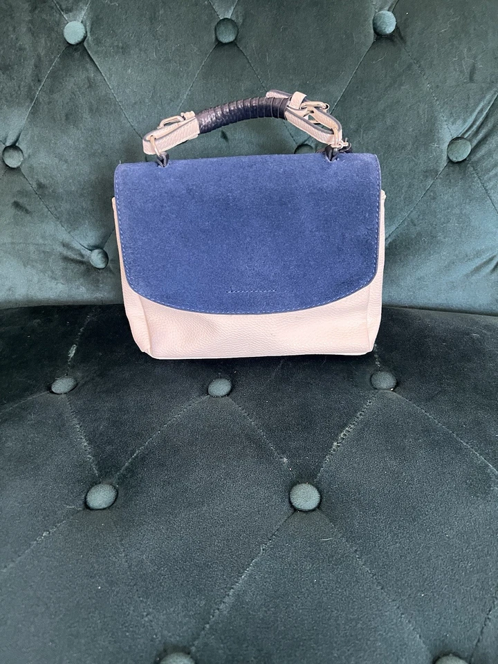 Mini bolso de ciudad Zara en contraste - SIN CORREAS Foto 1 de 4