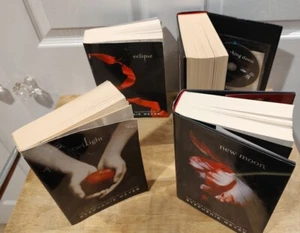 The Twilight Saga: 4 Book Set + Bonus DVD Concert Series with Stephenie Meyer & - Picture 1 of 3
